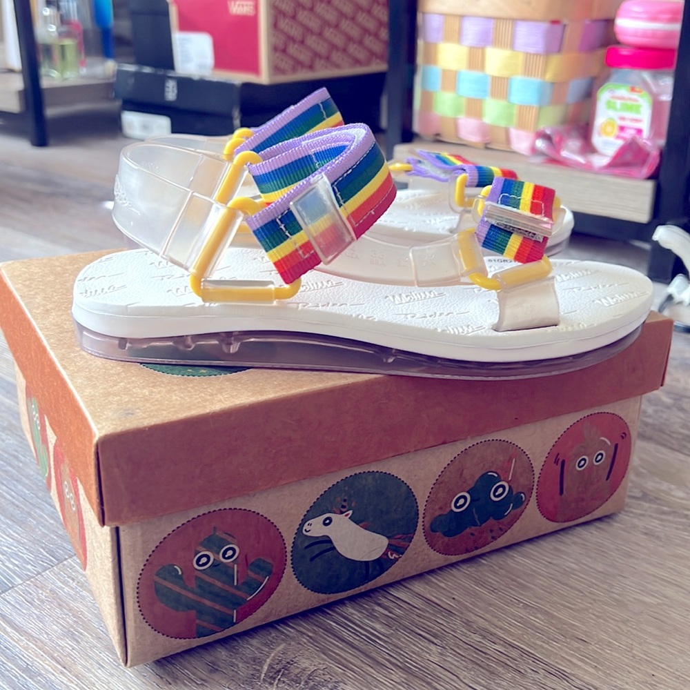 Mini Melissa Rider Rainbow Big Kids size 4 Unisex Summer ☀️ - Picture 4 of 4